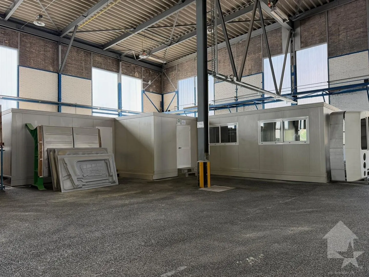 Capannone industriale di 20.500 m3 e 3.131 m2 con accesso sicuro - Foto 10 di 12