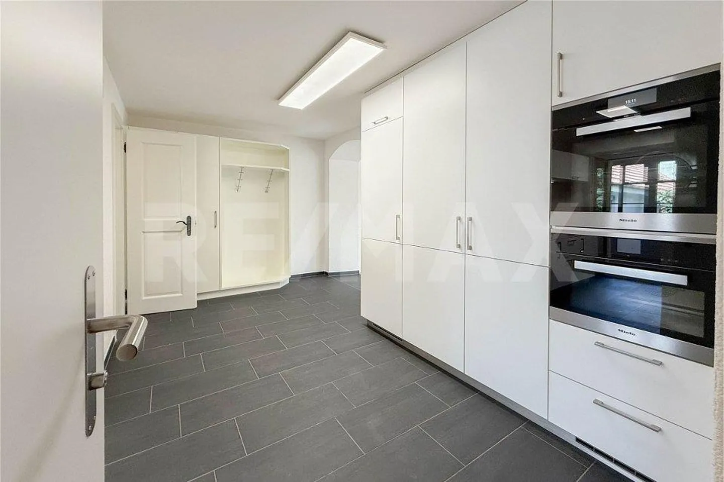 Ampio appartamento di 3,5 locali in posizione centrale a Möhlin in affitto - Foto 2 di 13