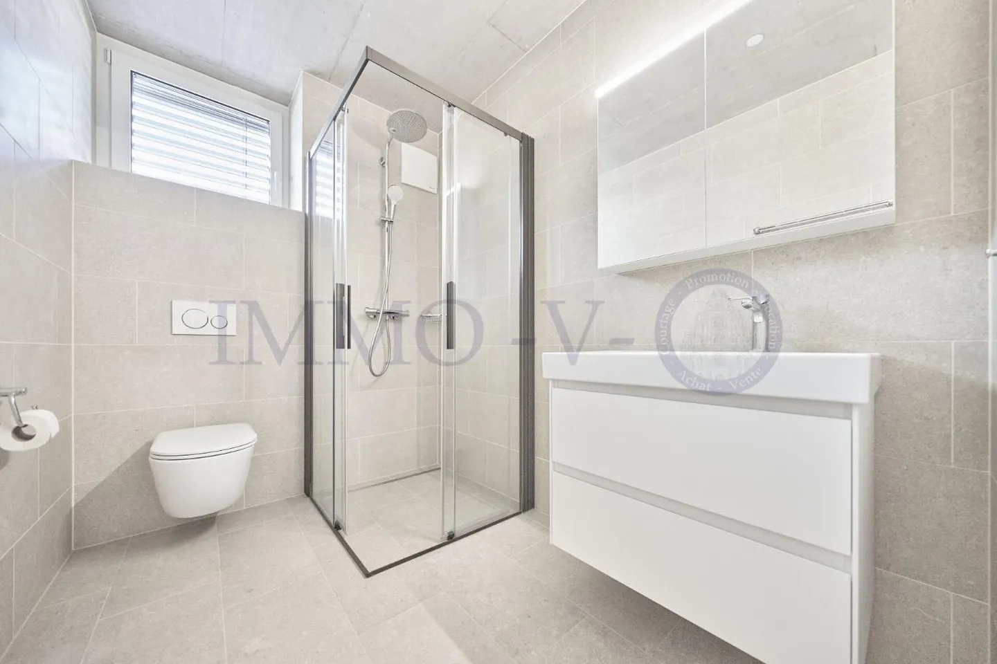 NEU UND MODERN MIT HOHEM STANDARD MIT BALKON-TERRASSE - Foto 8 von 9