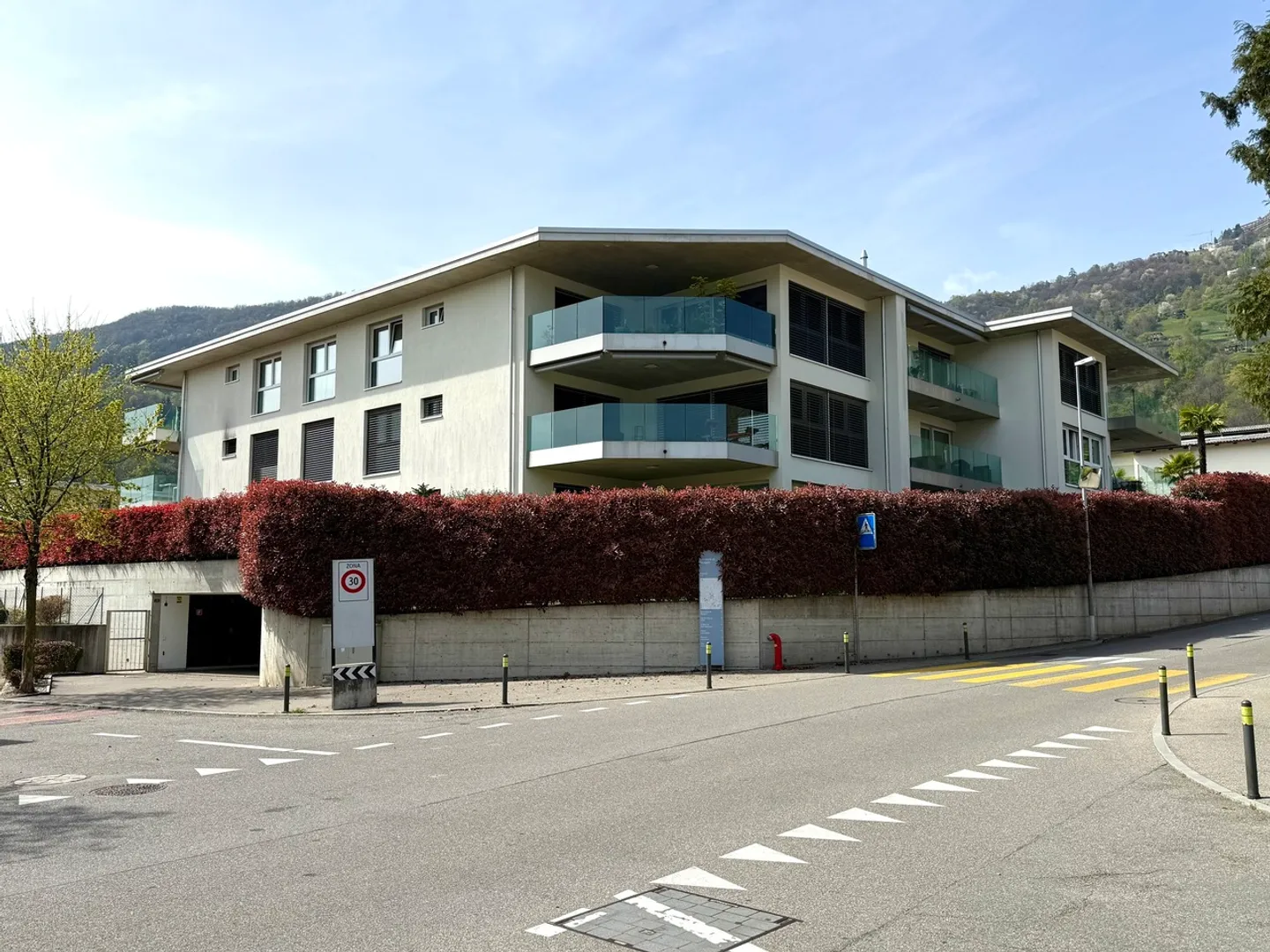 4.5 PIÈCES RÉCENTES AVEC JARDIN - Photo 2 sur 14