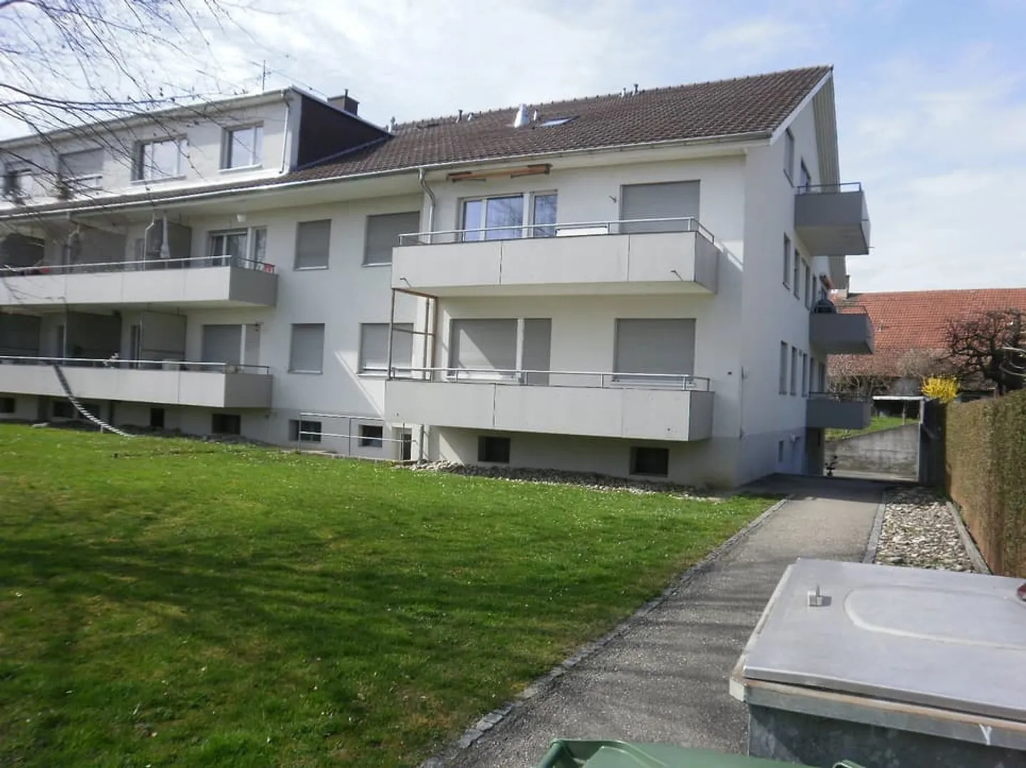 Appartement lumineux de 3,5 pièces avec balcon dans le calme de Schwadernau - Photo 1 sur 9