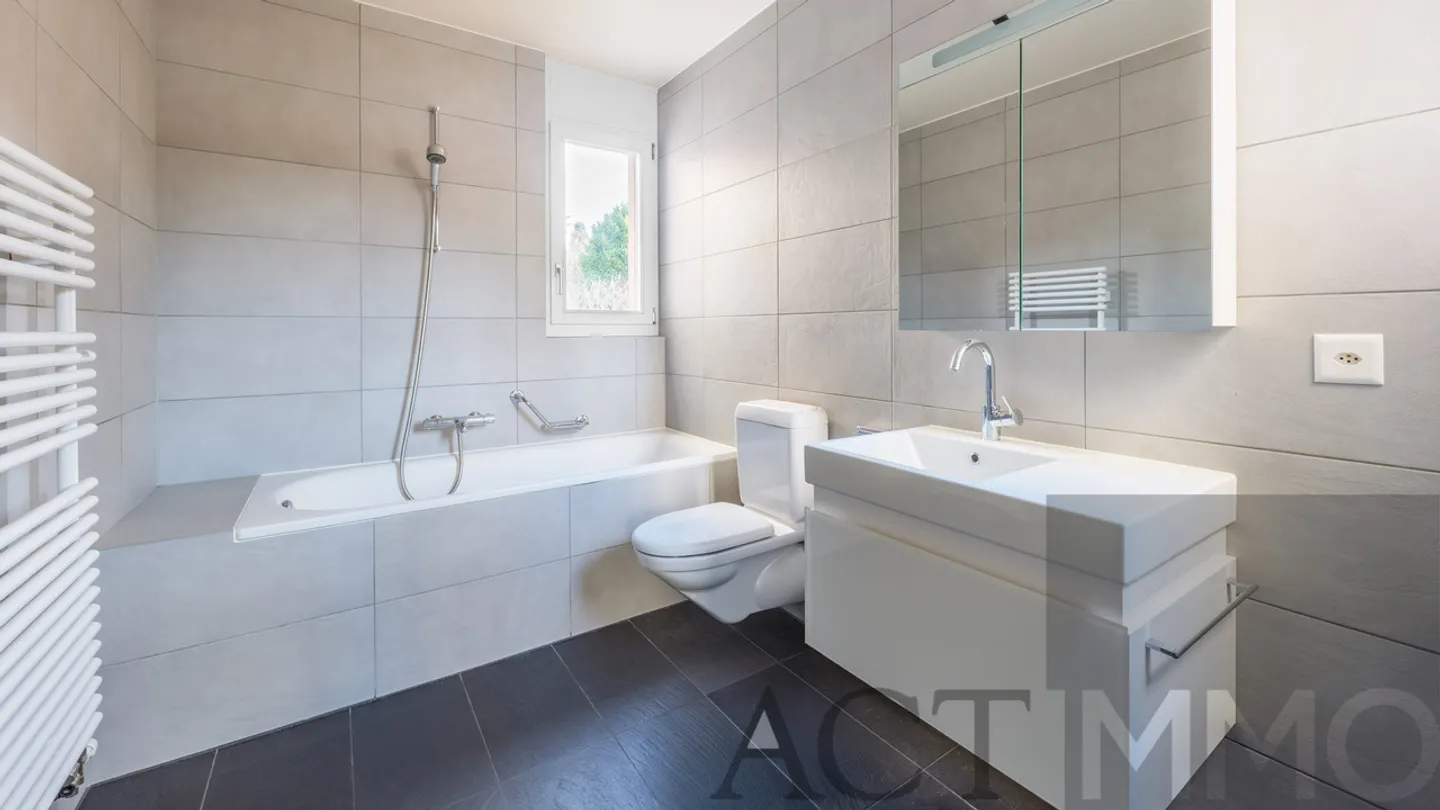 Exclusive 4-room garden-level apartment in the heart of Perly - Photo 5 of 7