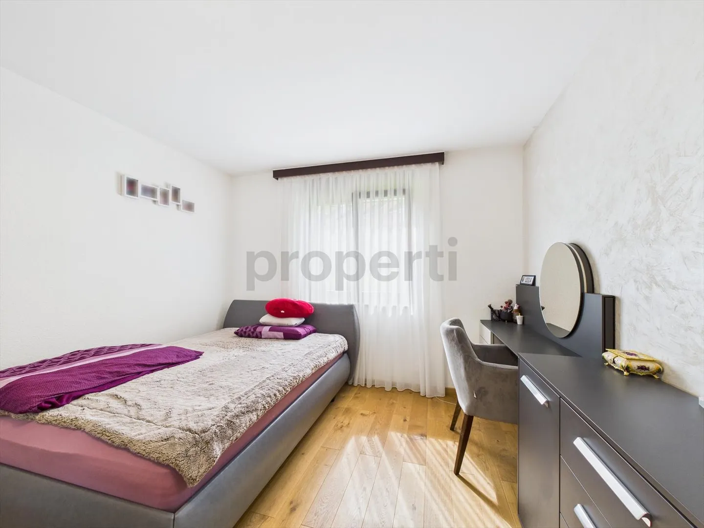 Exklusive 4.5-Zimmer-Gartenwohnung mit großem Garten und moderner Ausstattung - Foto 5 von 13