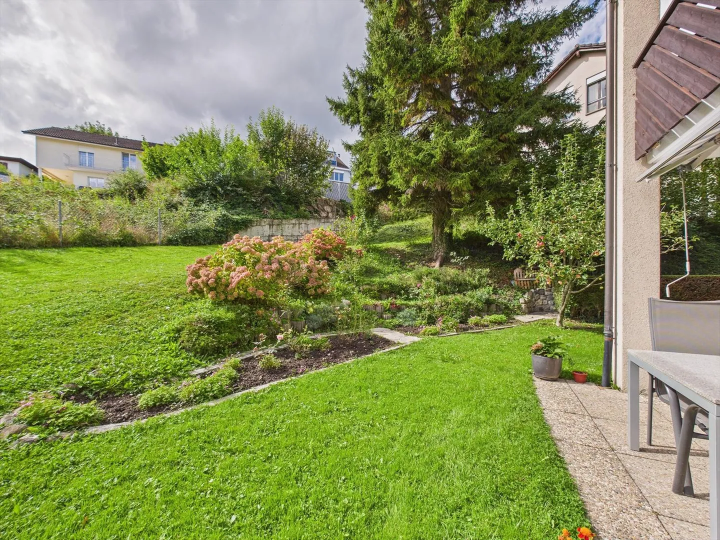 Exklusive 4.5-Zimmer-Gartenwohnung mit großem Garten und moderner Ausstattung - Foto 12 von 13