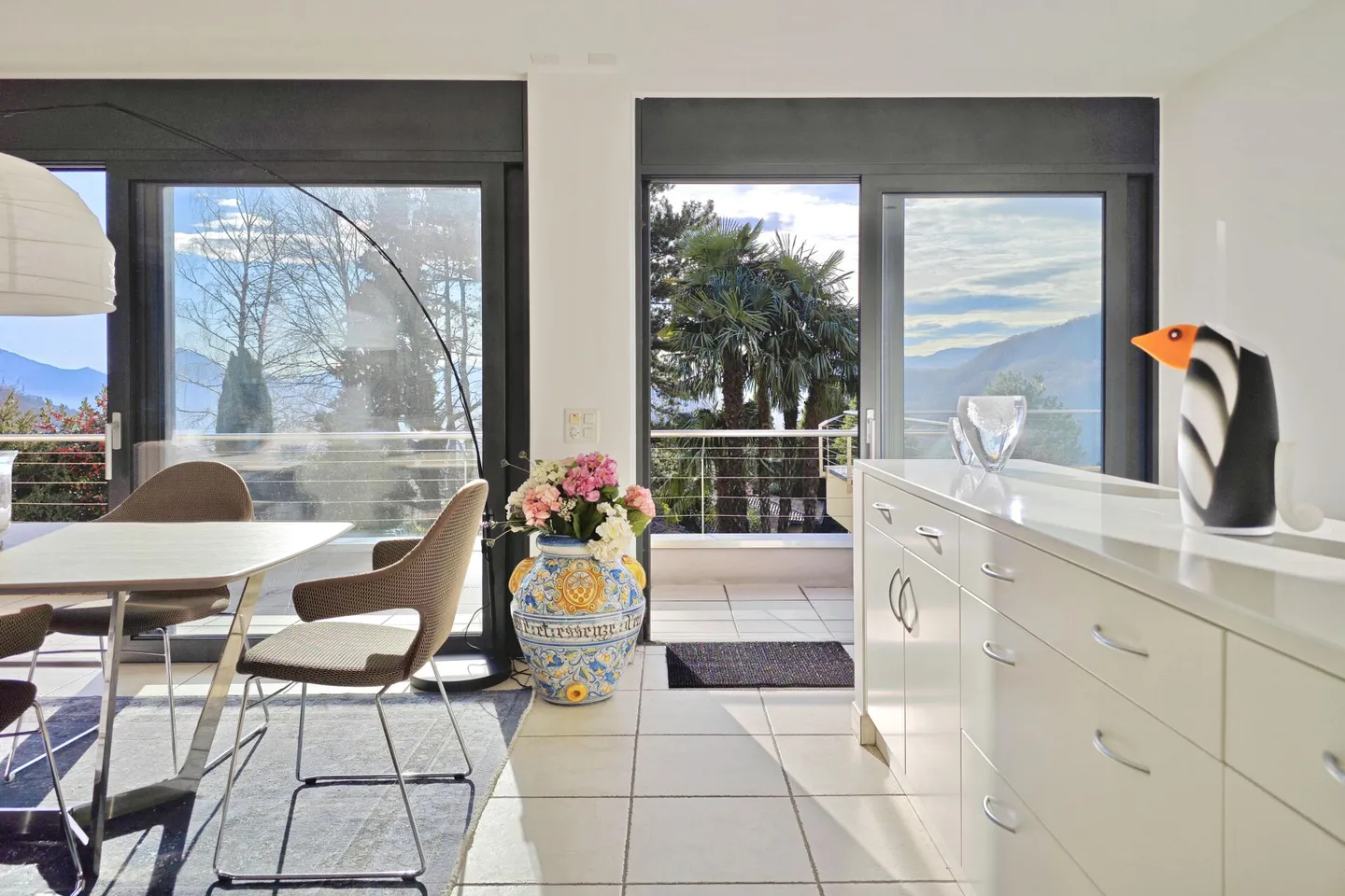 Lugano: Villenartiges Anwesen mit Pool, Garten und privatem Rustico - Foto 3 di 15