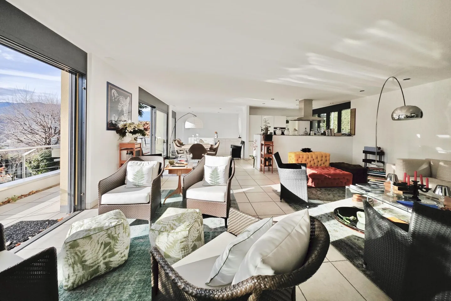 Lugano: Villenartiges Anwesen mit Pool, Garten und privatem Rustico - Foto 4 di 15