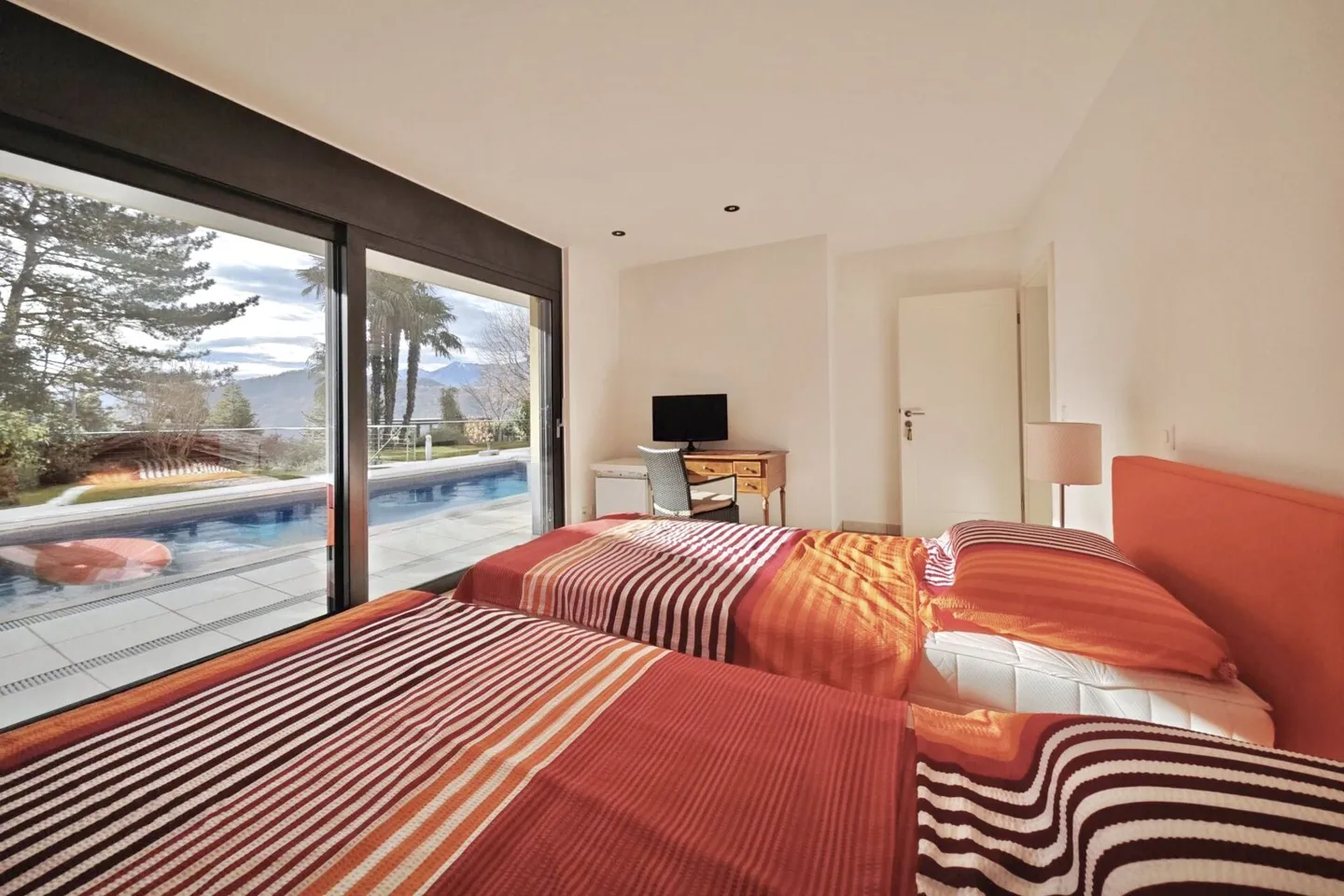 Lugano: Villenartiges Anwesen mit Pool, Garten und privatem Rustico - Foto 7 di 15