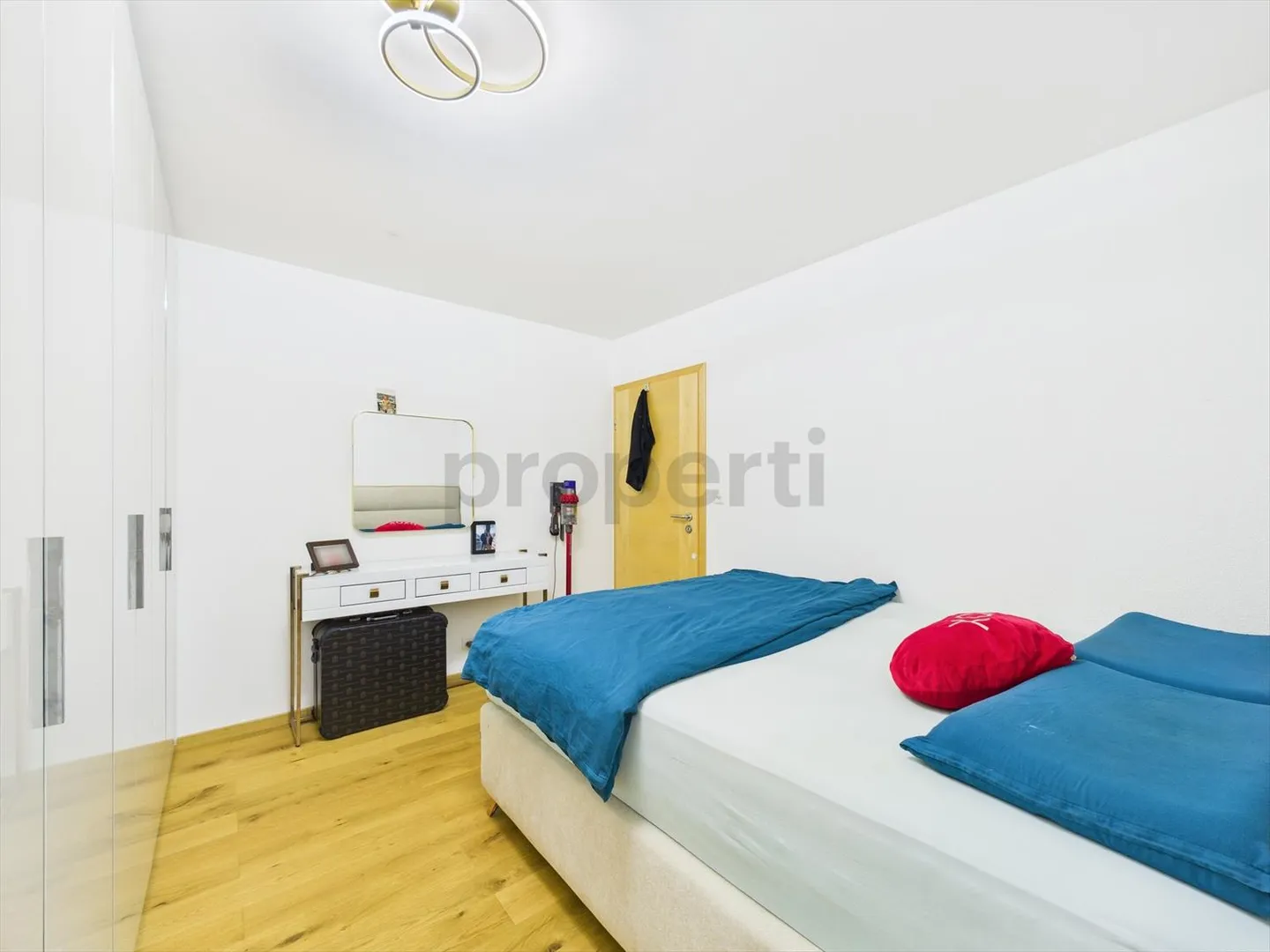 Exklusive 4.5-Zimmer-Gartenwohnung mit großem Garten und moderner Ausstattung - Foto 7 von 13