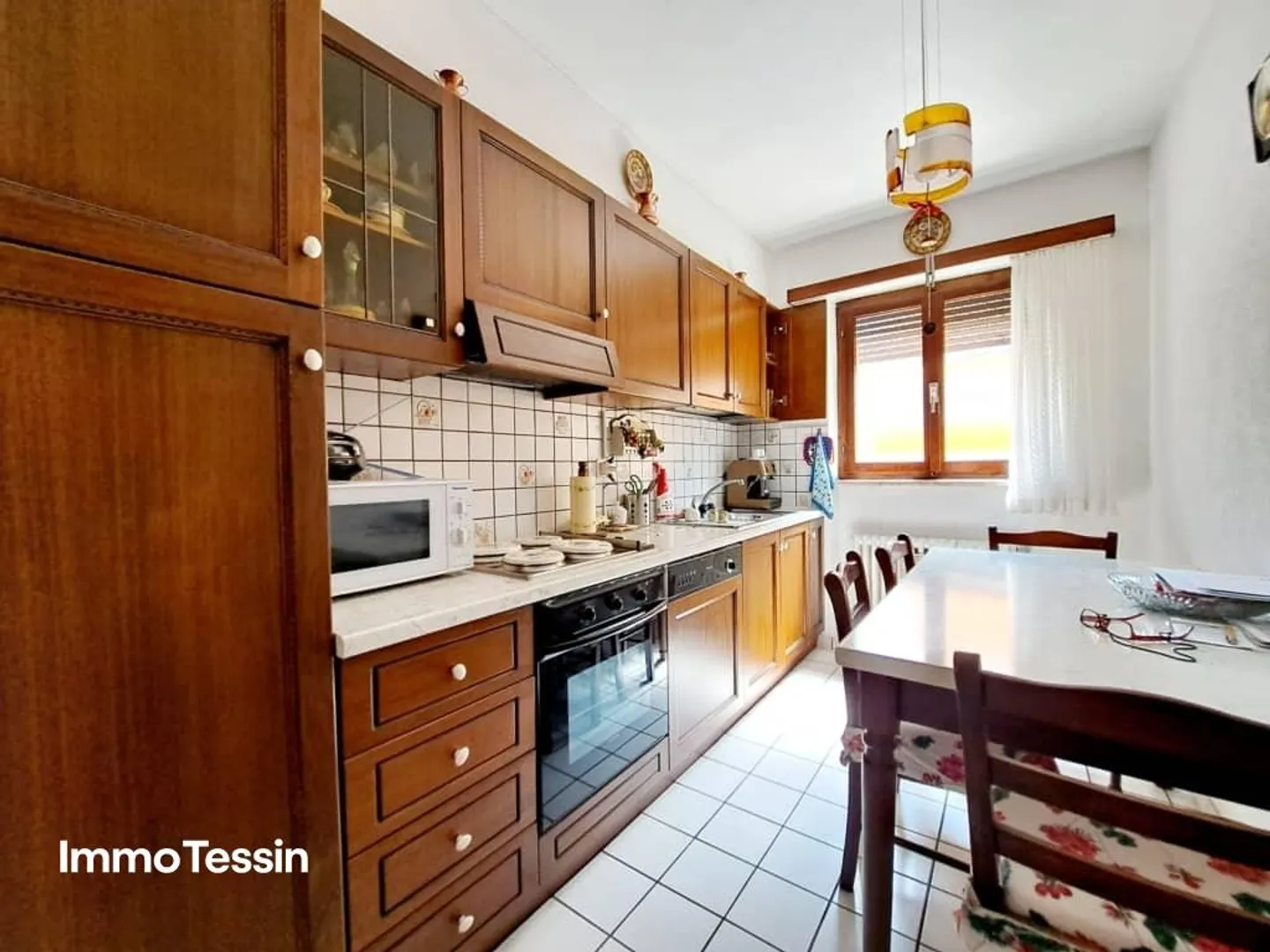 Villa spaziosa e affascinante, un'oasi di calma nel cuore di Giubiasco... - Foto 10 di 13