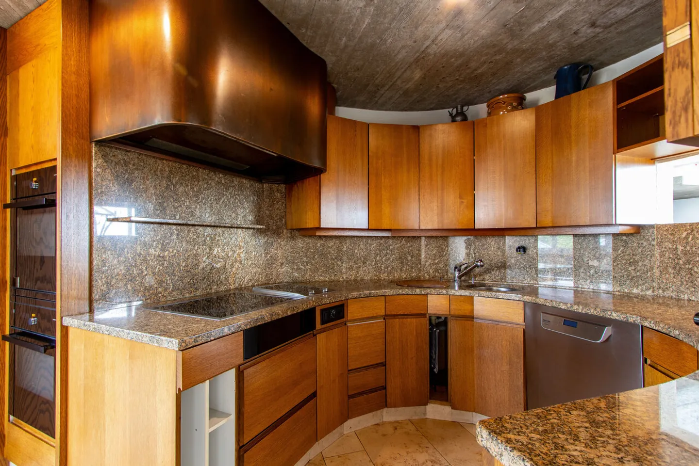 Spaziosa casa unifamiliare di 7,5 stanze con vita discreta e vista panoramica - Foto 15 di 27