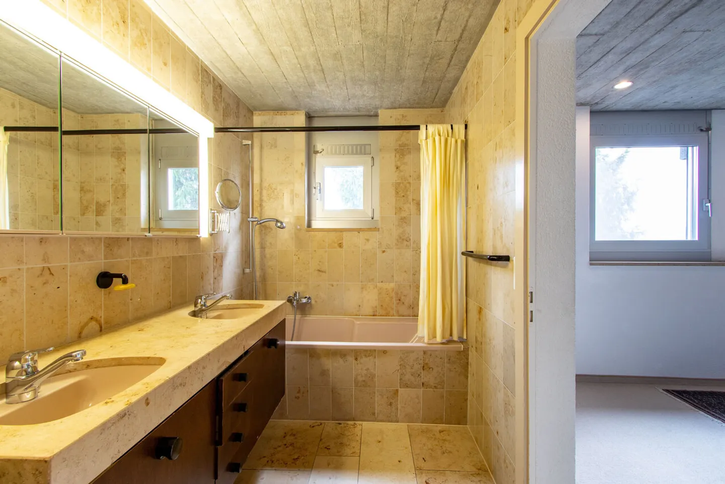 Spaziosa casa unifamiliare di 7,5 stanze con vita discreta e vista panoramica - Foto 17 di 27