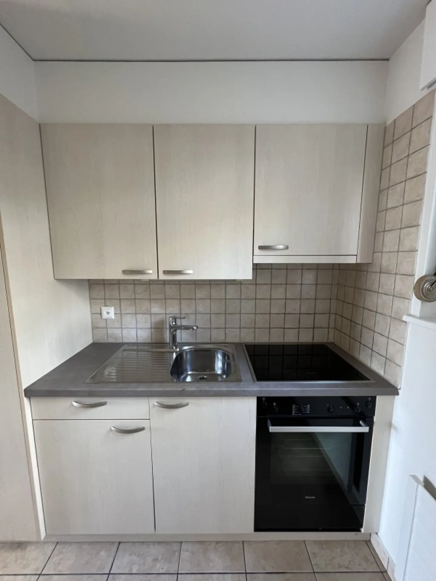 00211 - Appartamento 3 Camere - Rue des Parcs 71 - NEUCHATEL - Foto 4 di 5