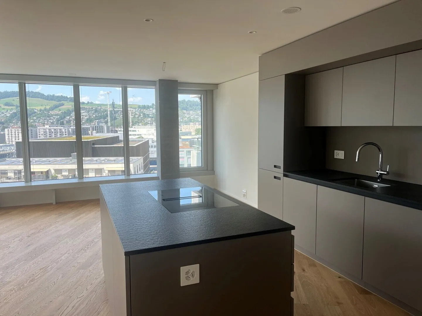 Luxuswohnung mit atemberaubender Aussicht - Foto 3 von 7