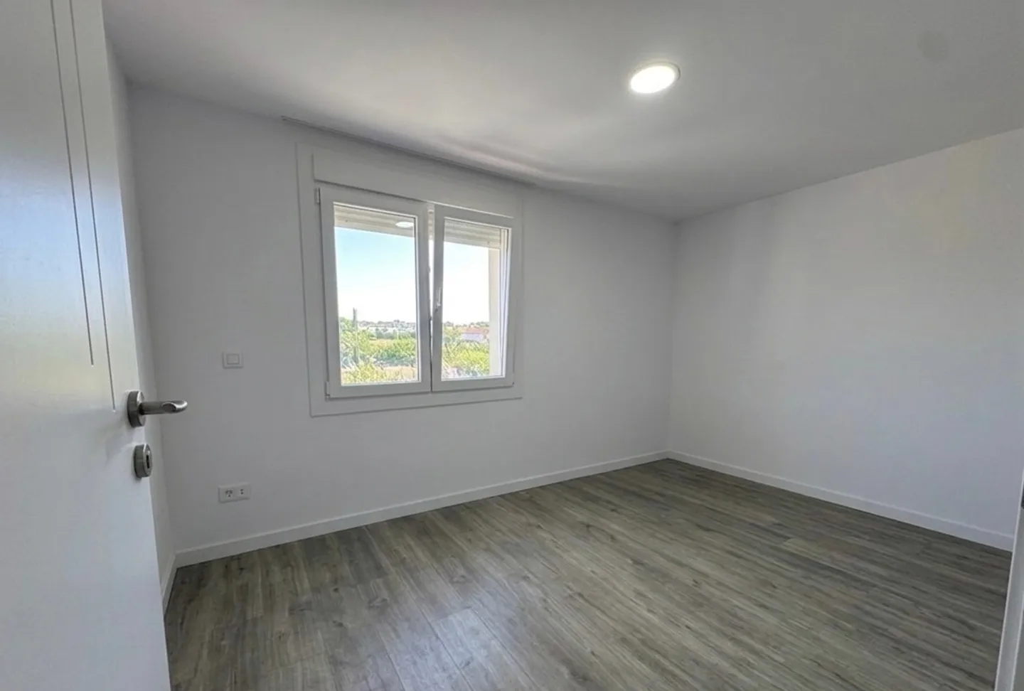 Renovated Family Home with Garden - Photo 6 of 11