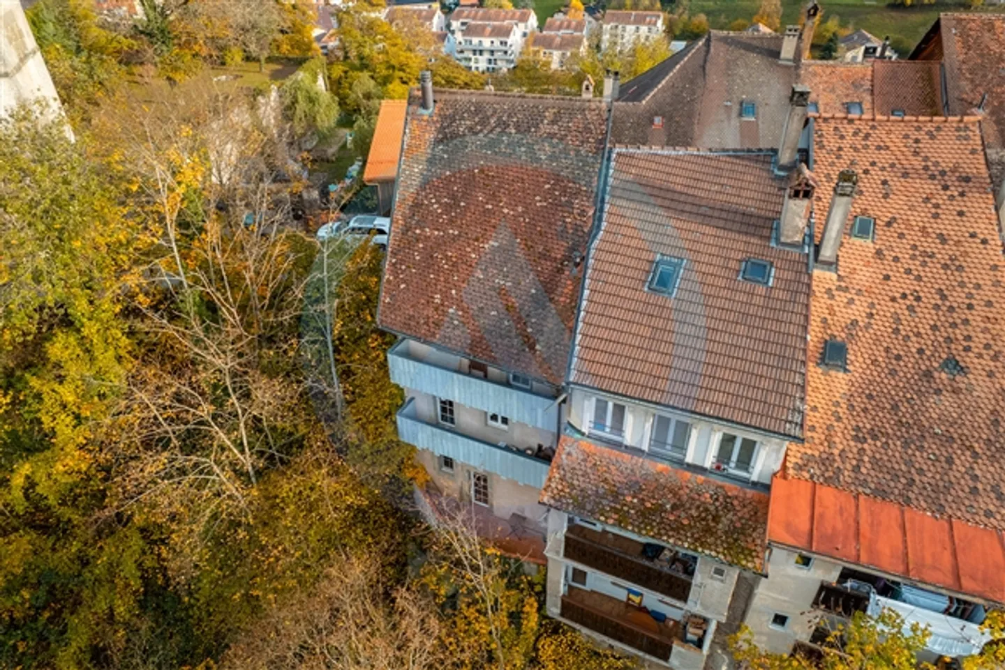 Casa di villaggio con 2 appartamenti indipendenti nel cuore del villaggio storico - Foto 2 di 17