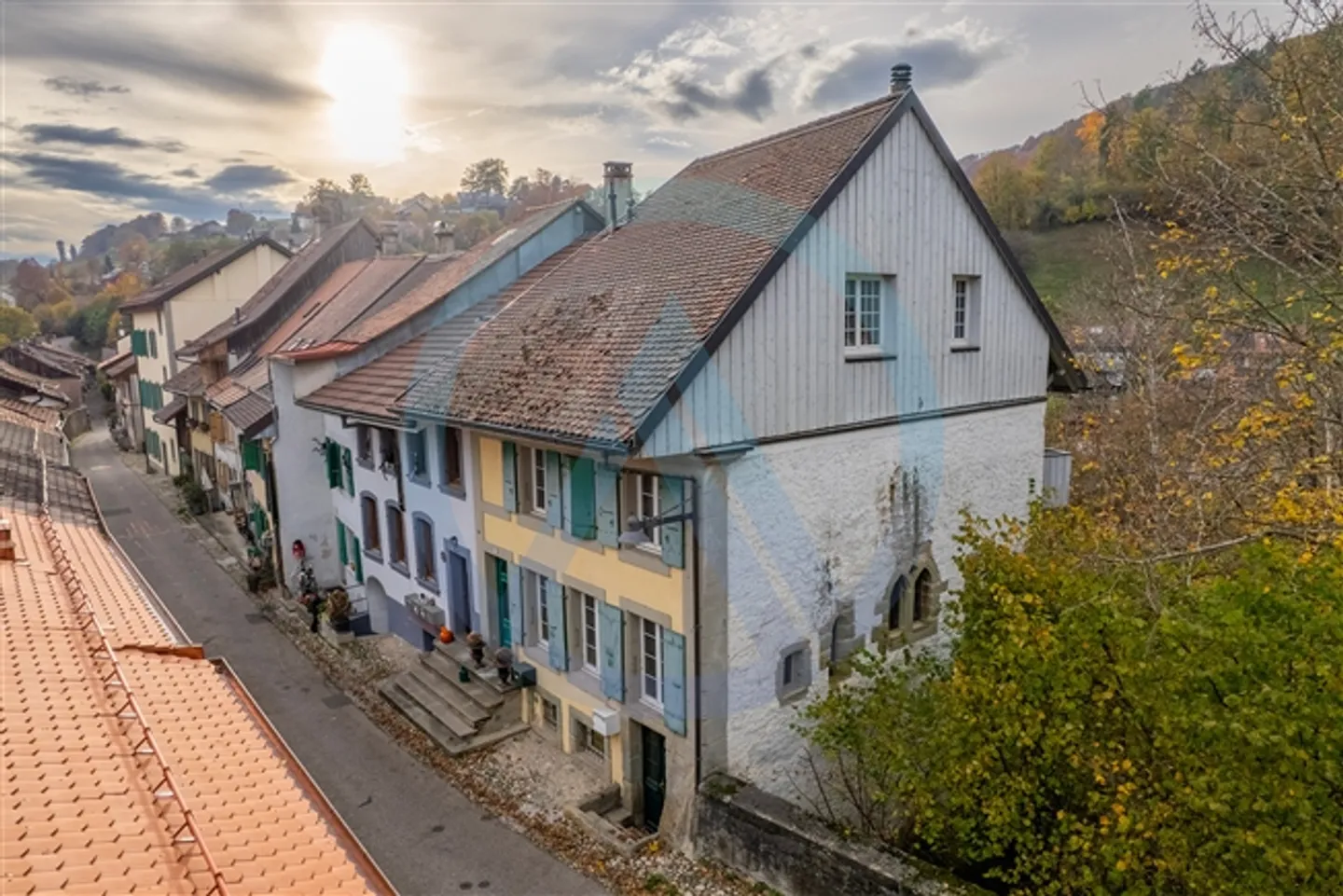 Casa di villaggio con 2 appartamenti indipendenti nel cuore del villaggio storico - Foto 8 di 17