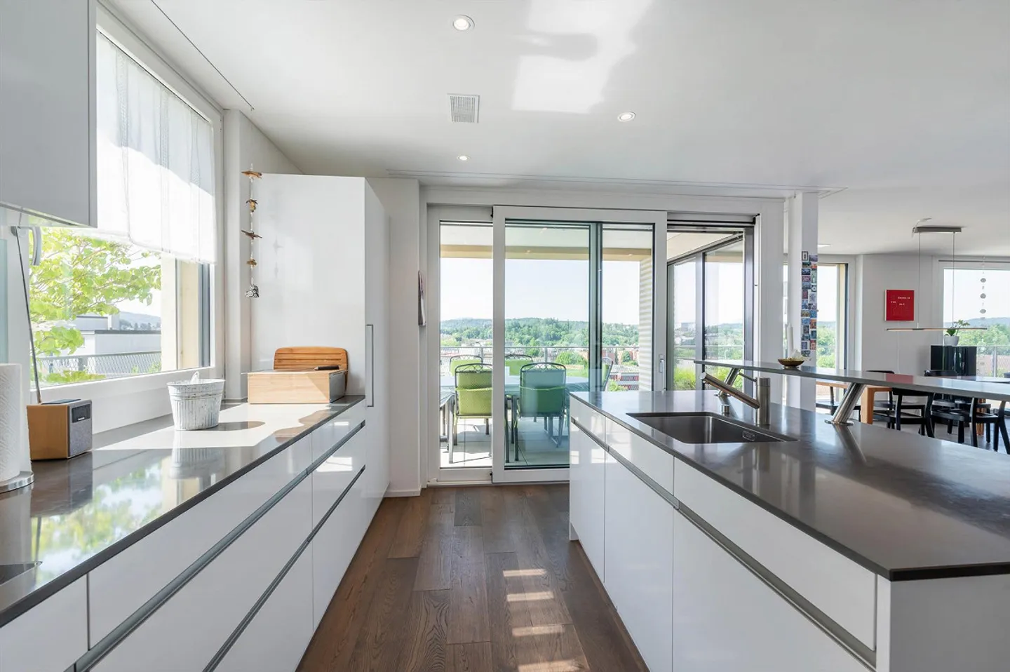 Large Penthouse Apartment with Dreamlike View - Photo 3 of 9