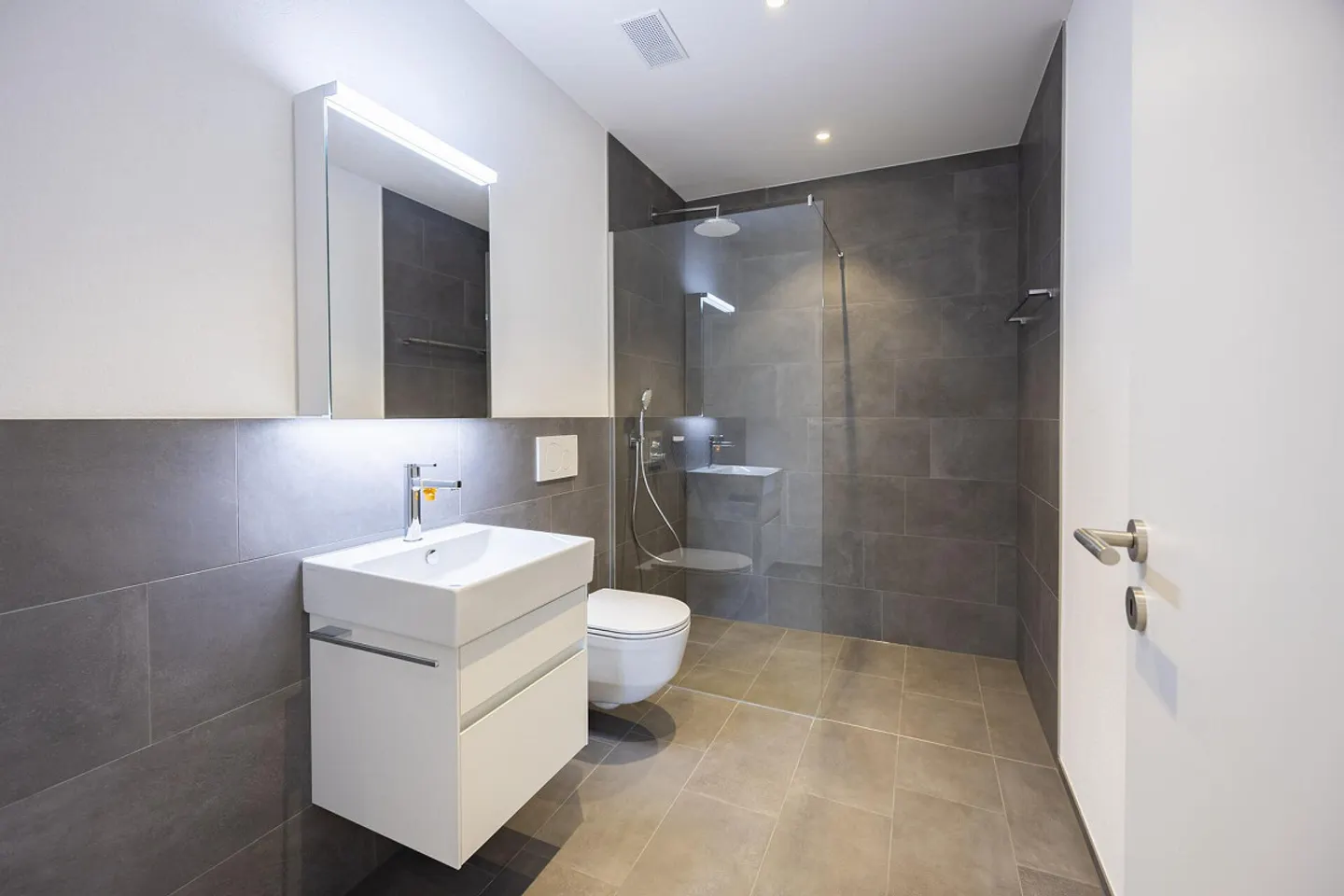 FIRST OCCUPANCY – modern living with a feel-good factor - Photo 11 of 13
