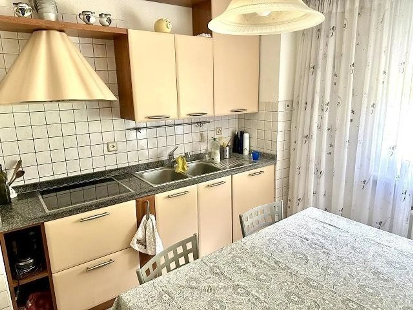 Appartamento di 4 stanze al 1° piano in una posizione tranquilla e soleggiata con vista - Foto 4 di 25