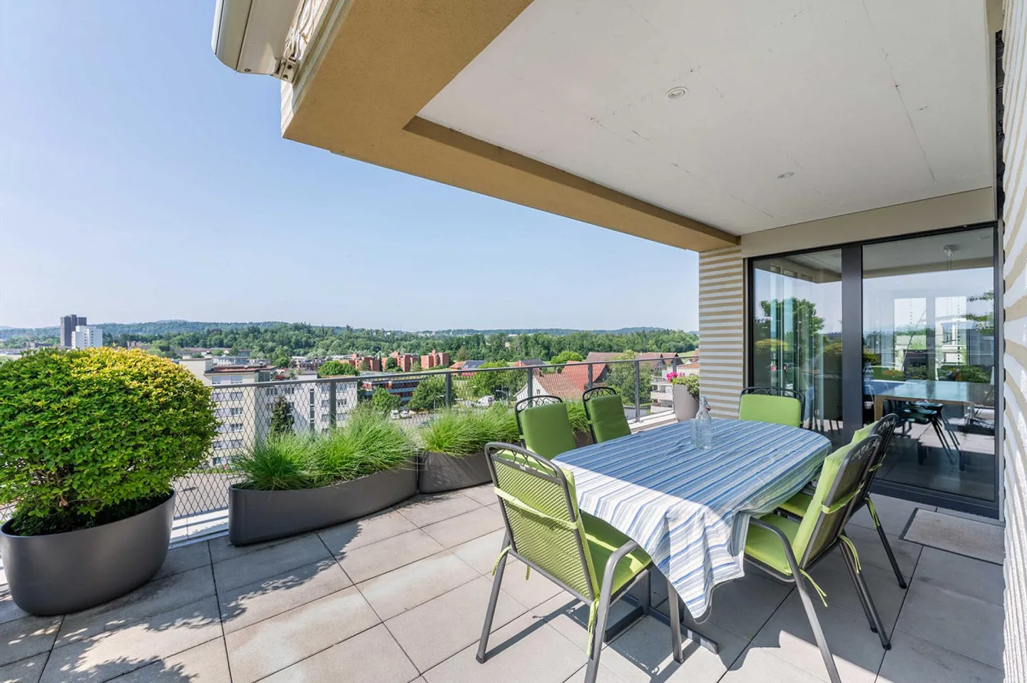 Large Penthouse Apartment with Dreamlike View - Photo 7 of 9