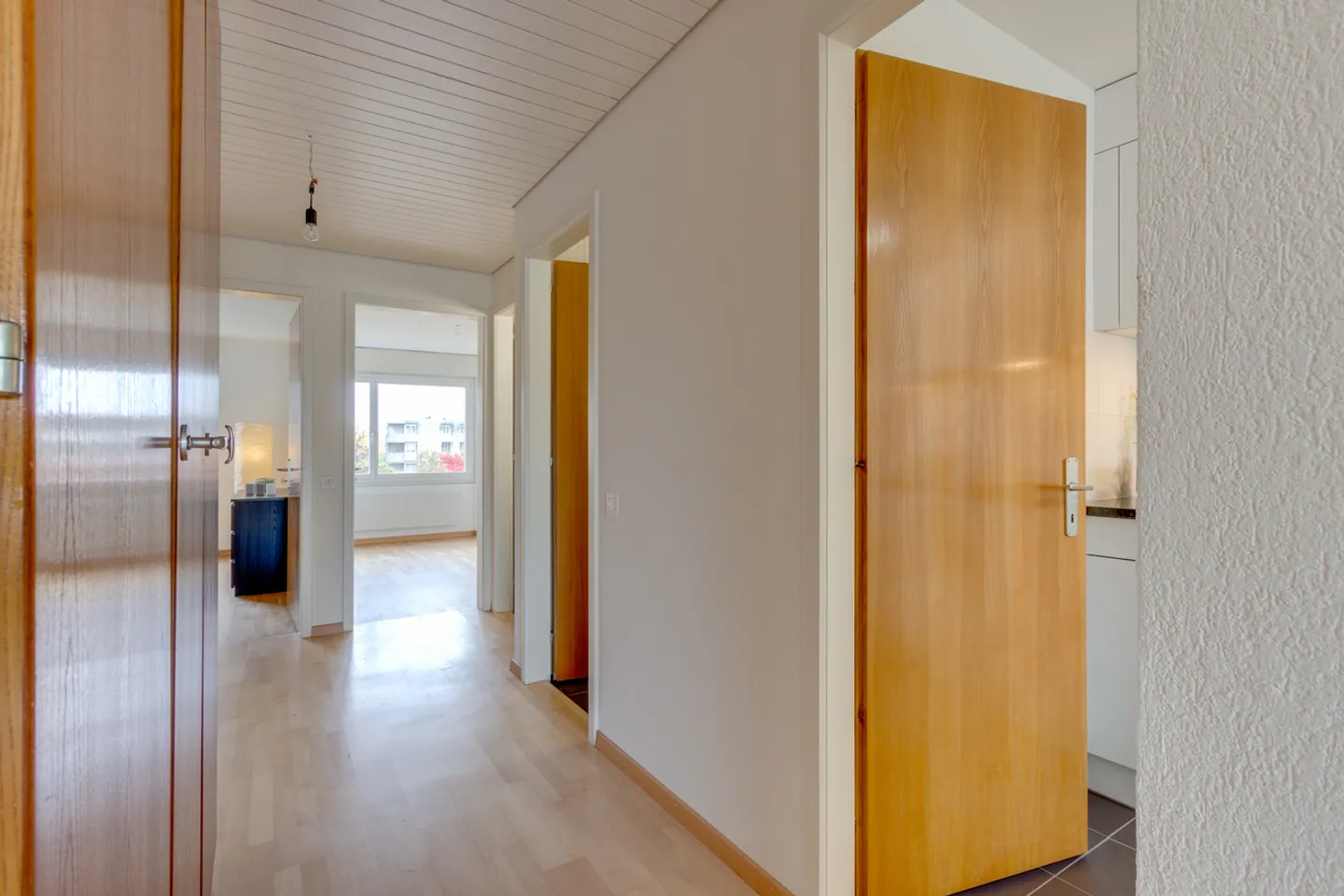 3.5 Room Apartment - Photo 8 of 10