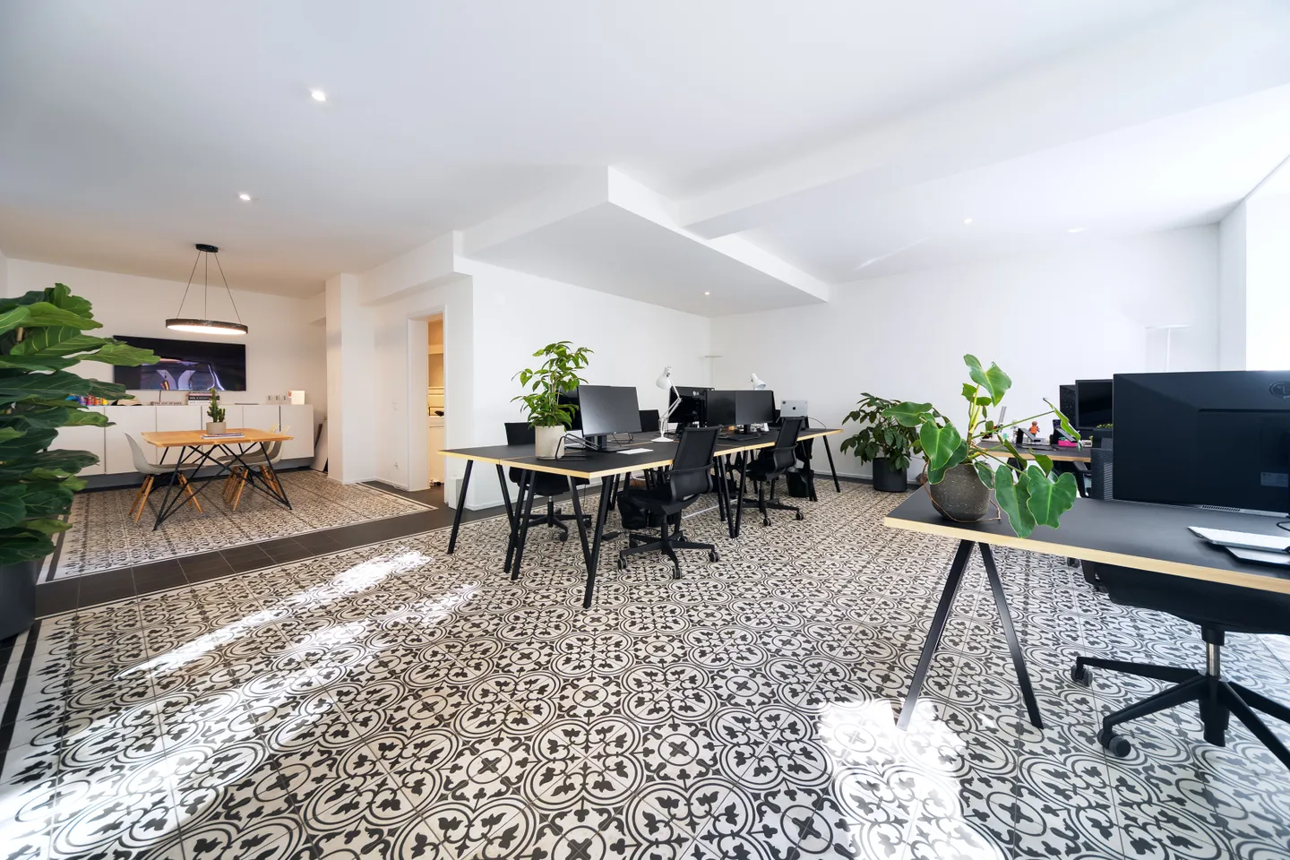 Stylish Retail Space/Office in Zurich District 4 (Zwinglistrasse) - Photo 1 of 8