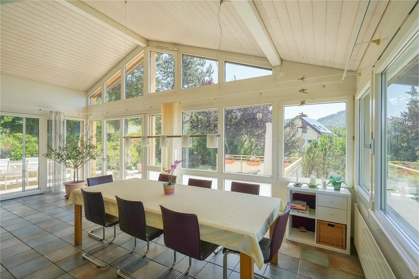 In the best location: 6.5-room single-family home with convincing space offer - Photo 2 of 13