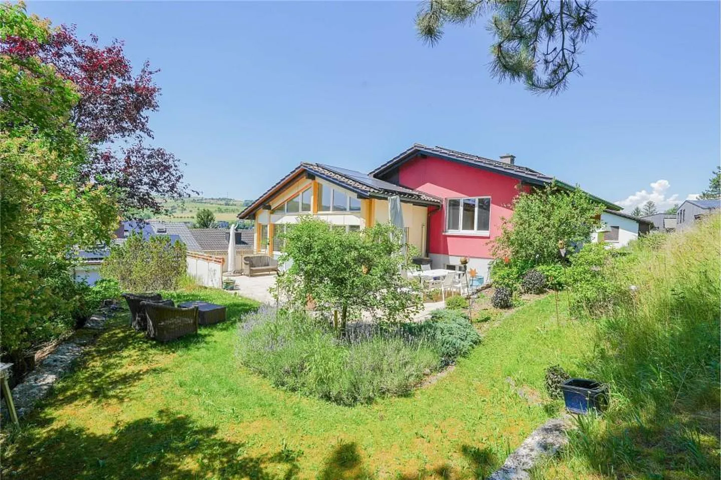In the best location: 6.5-room single-family home with convincing space offer - Photo 7 of 13