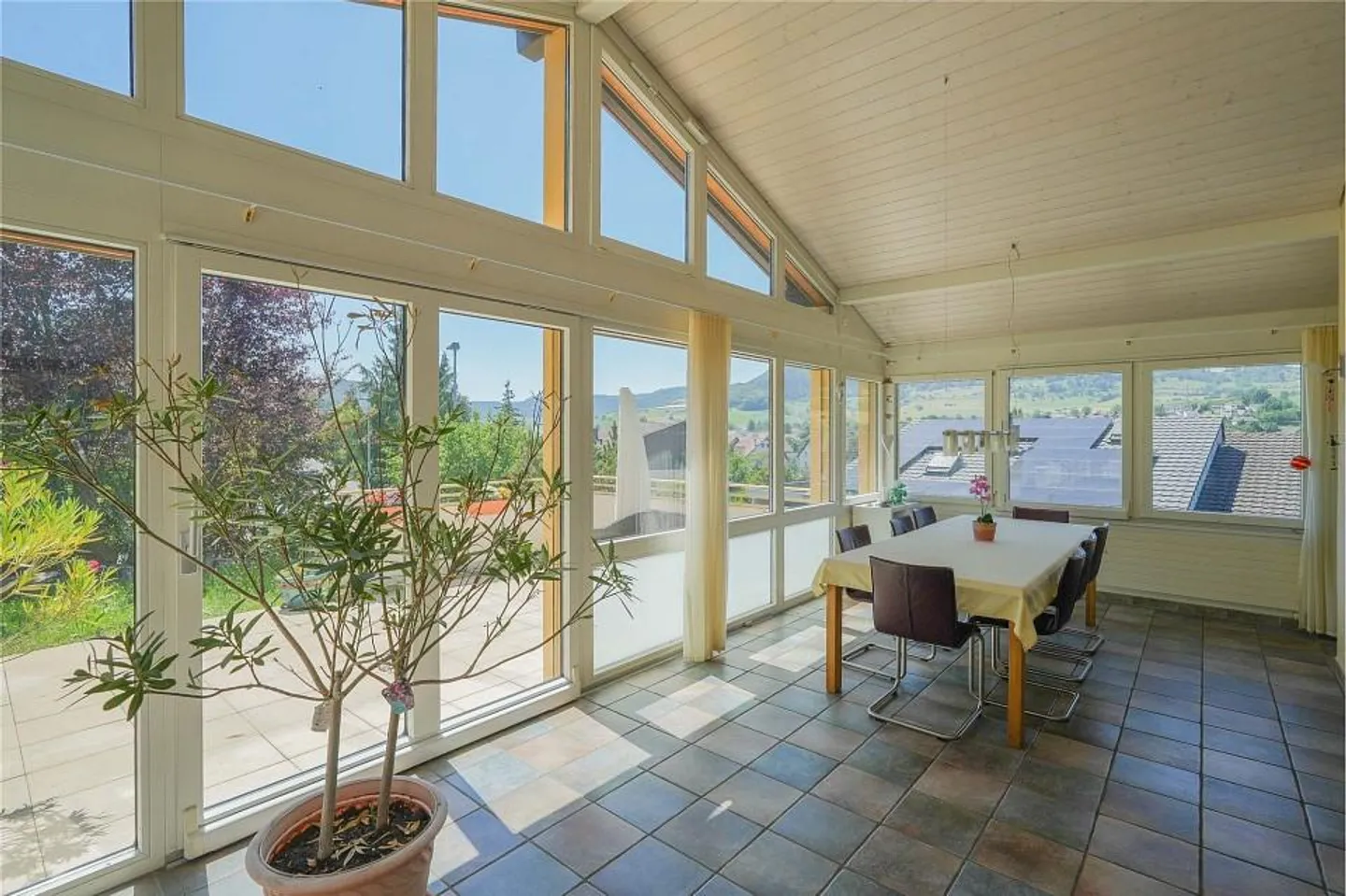 In the best location: 6.5-room single-family home with convincing space offer - Photo 9 of 13