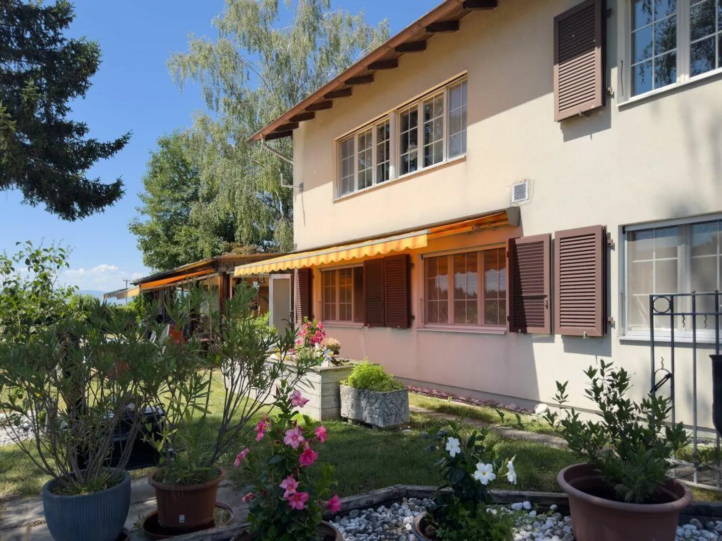 Maison individuelle de 6,5 pièces avec véranda, atelier et dépendances polyvalentes - Photo 1 sur 28