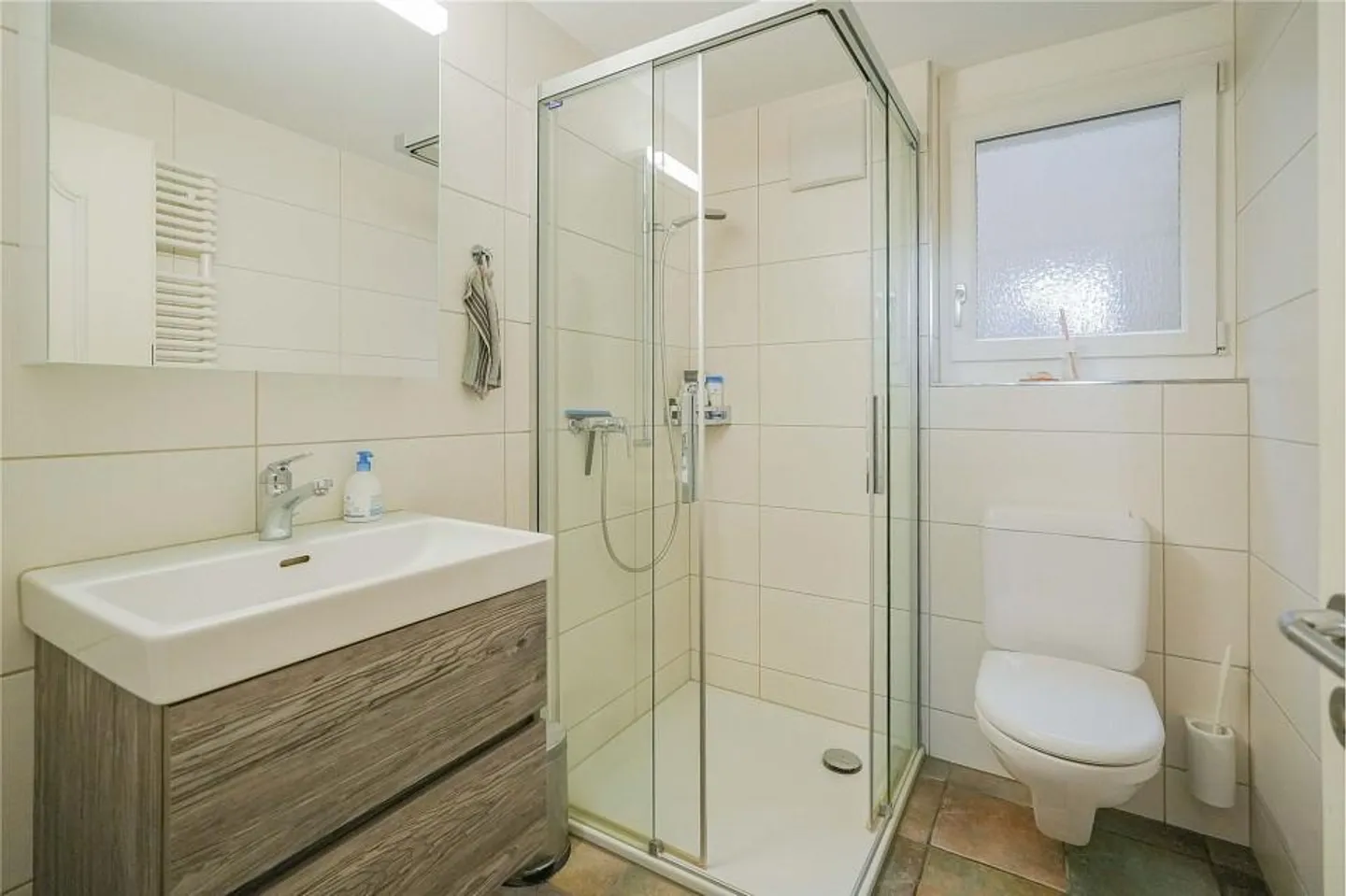 In the best location: 6.5-room single-family home with convincing space offer - Photo 5 of 13