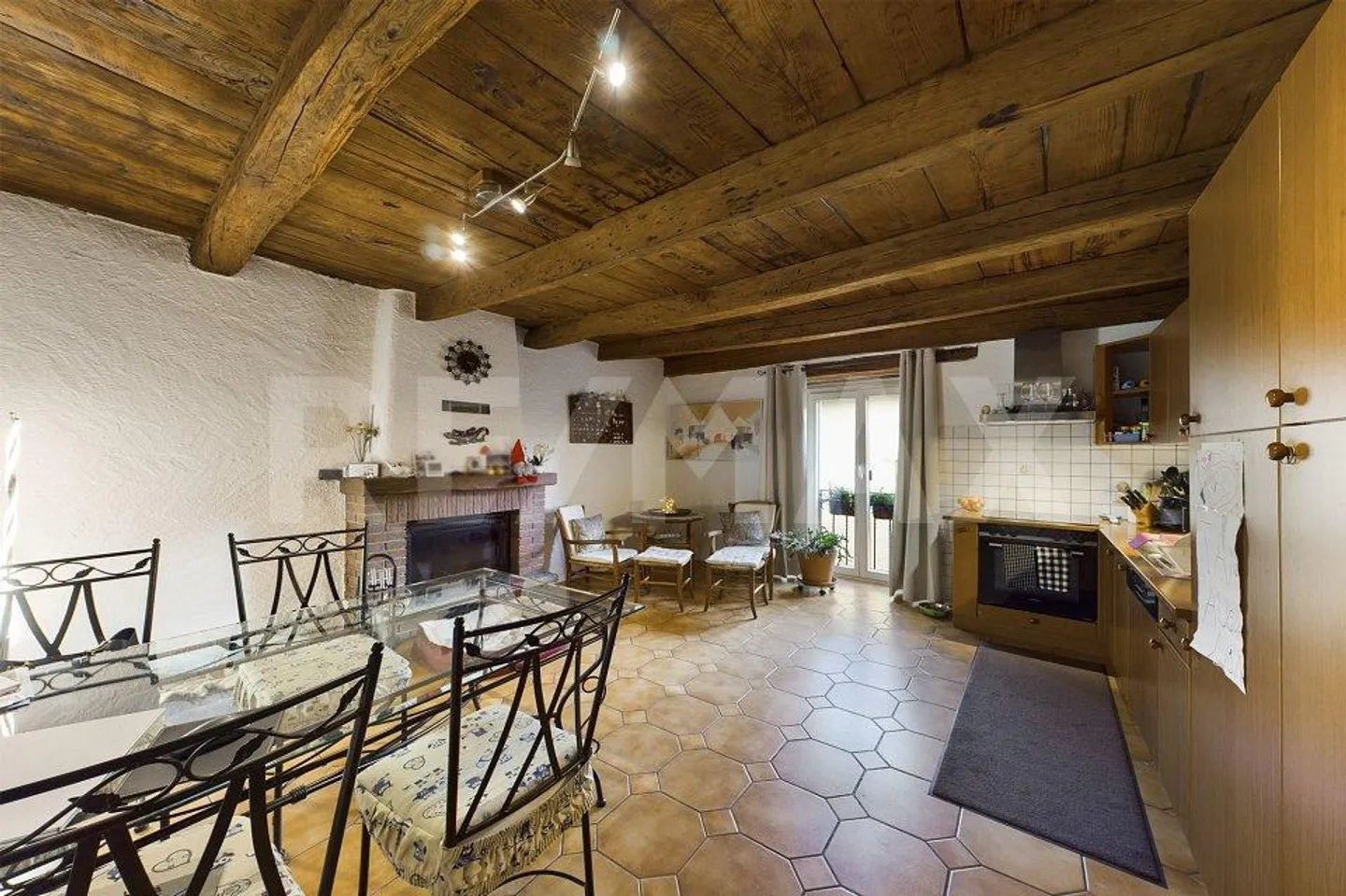 Large, newly renovated village house with charm - Photo 7 of 13