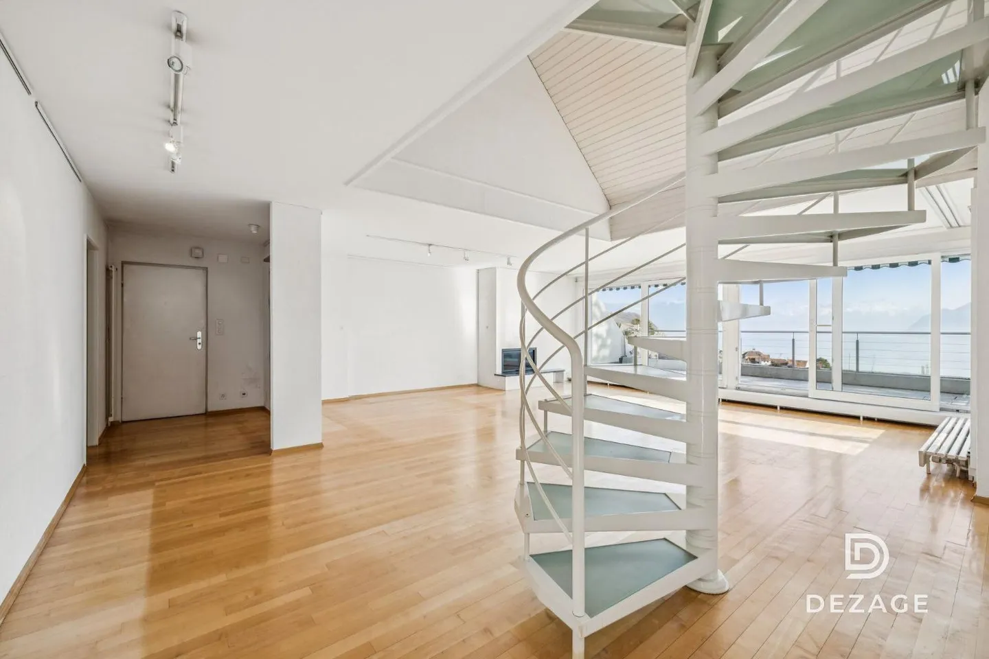 Zwischen Lausanne und Vevey: geräumiges Penthouse-Duplex in Grandvaux mit Panoramablick auf den See! - Foto 6 von 13