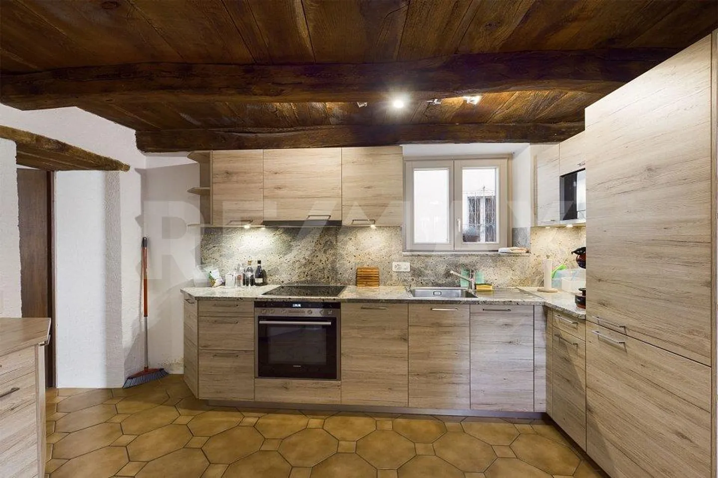 Large, newly renovated village house with charm - Photo 9 of 13