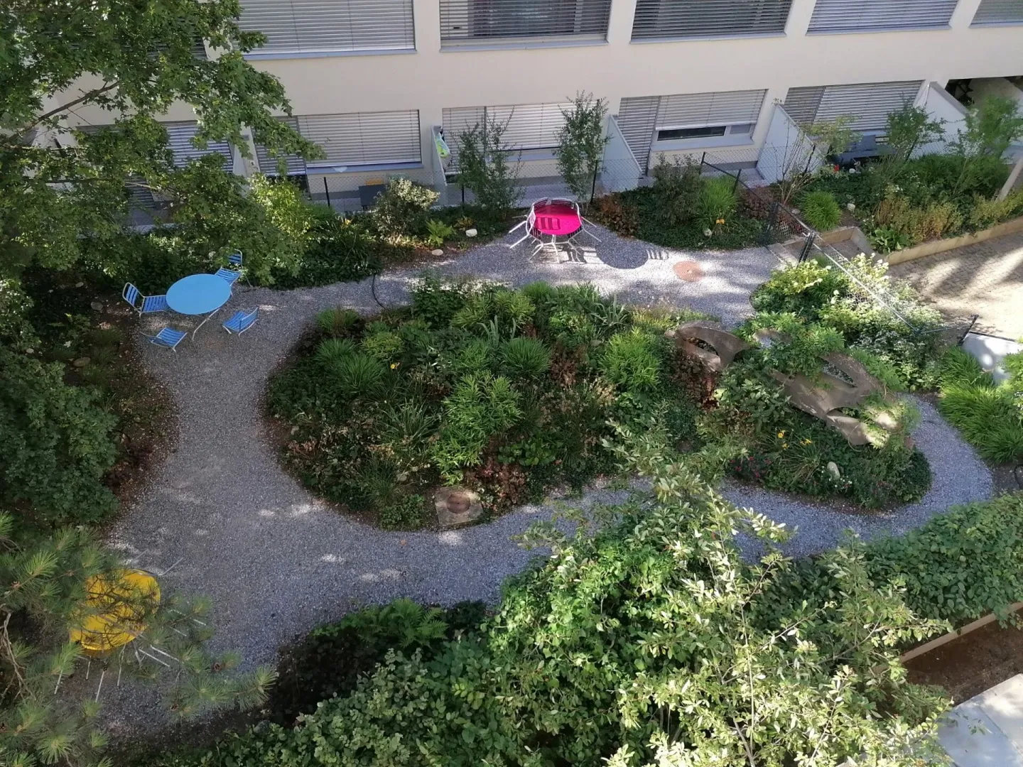 Appartement 4.5 pièces bien entretenu avec terrasse, cave et 1 place de parking - Photo 2 sur 12