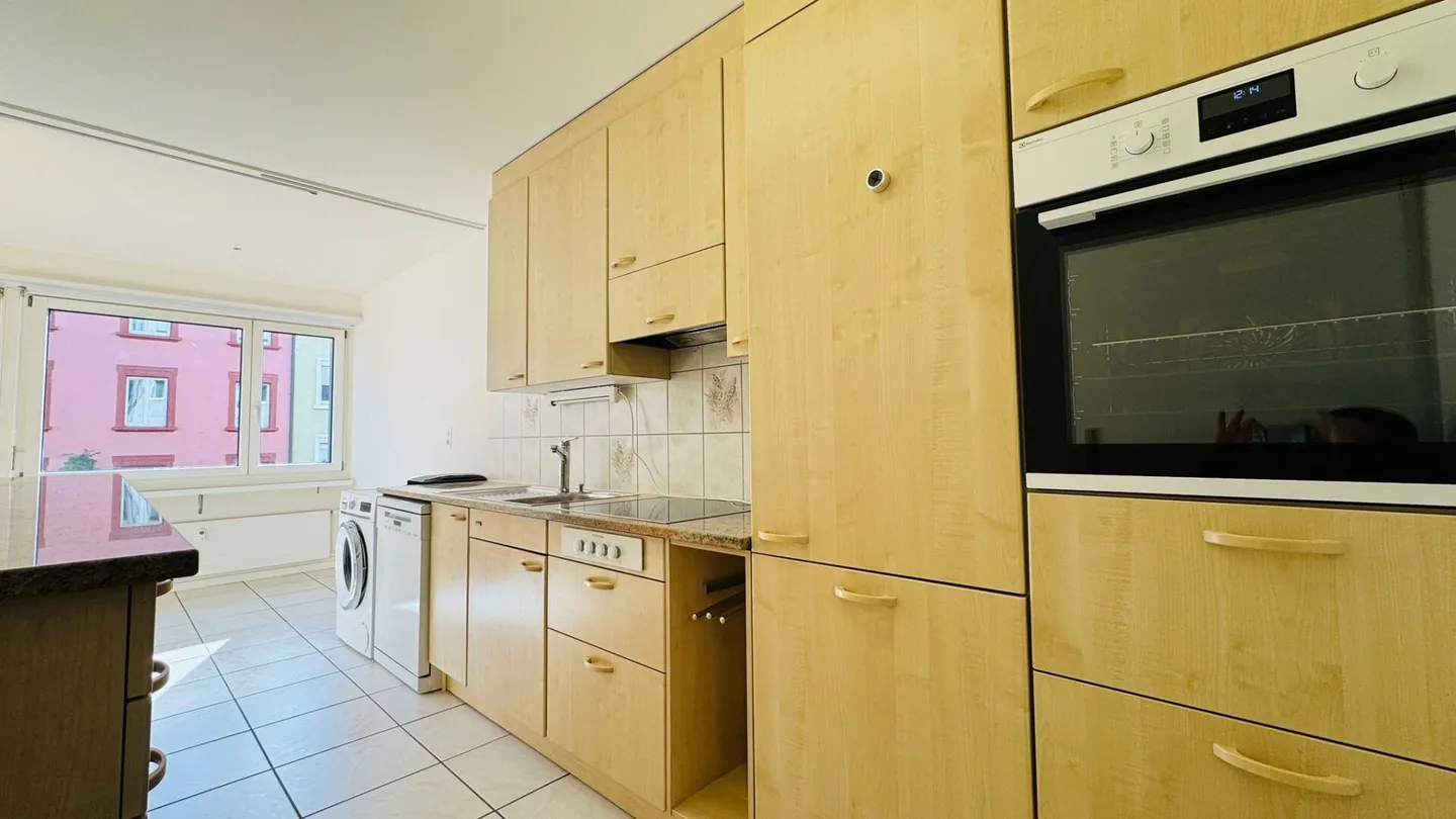 Appartement 4.5 pièces bien entretenu avec terrasse, cave et 1 place de parking - Photo 5 sur 12