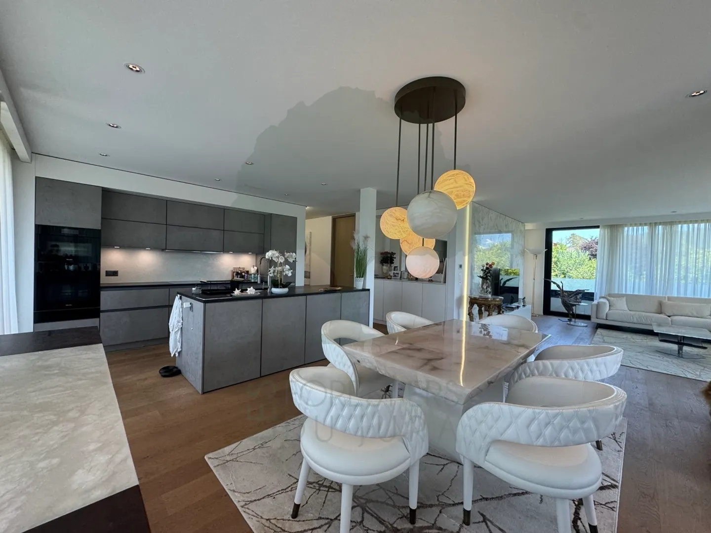 Superb 5.5-room apartment of 170 m² with a 62 m² terrace - Photo 12 of 37