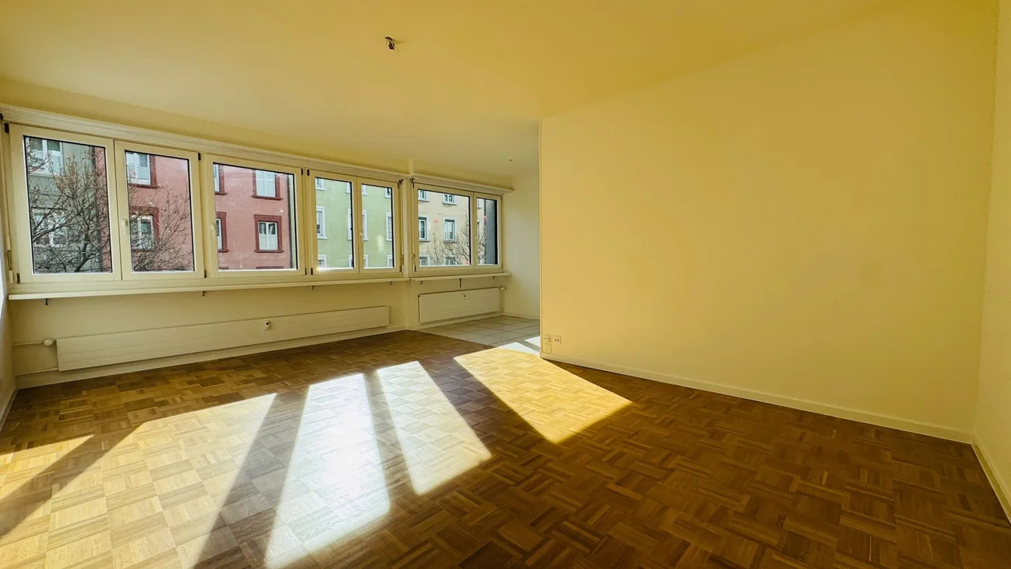 Appartement 4.5 pièces bien entretenu avec terrasse, cave et 1 place de parking - Photo 6 sur 12