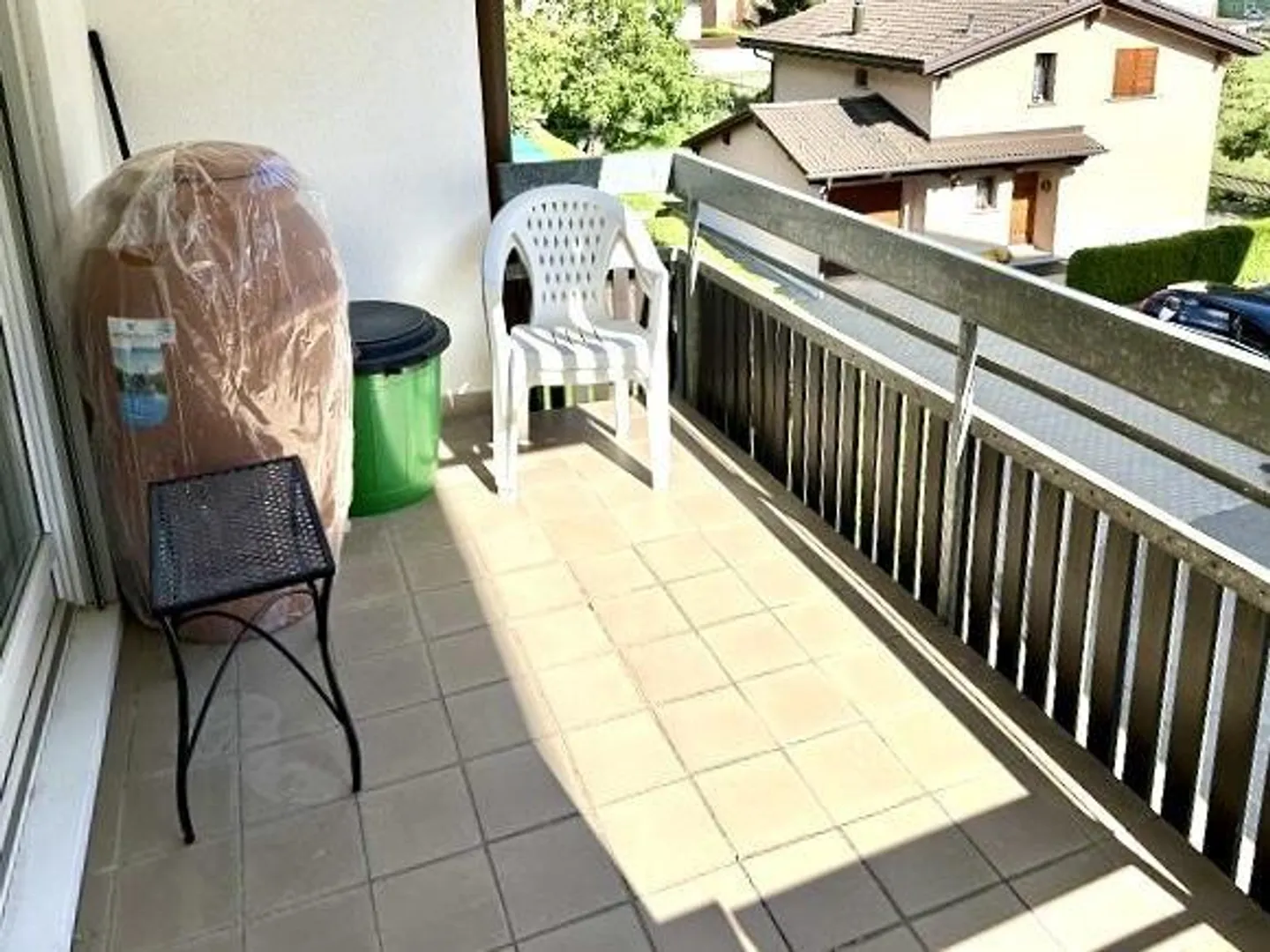 Appartamento di 4 stanze al 1° piano in una posizione tranquilla e soleggiata con vista - Foto 13 di 25