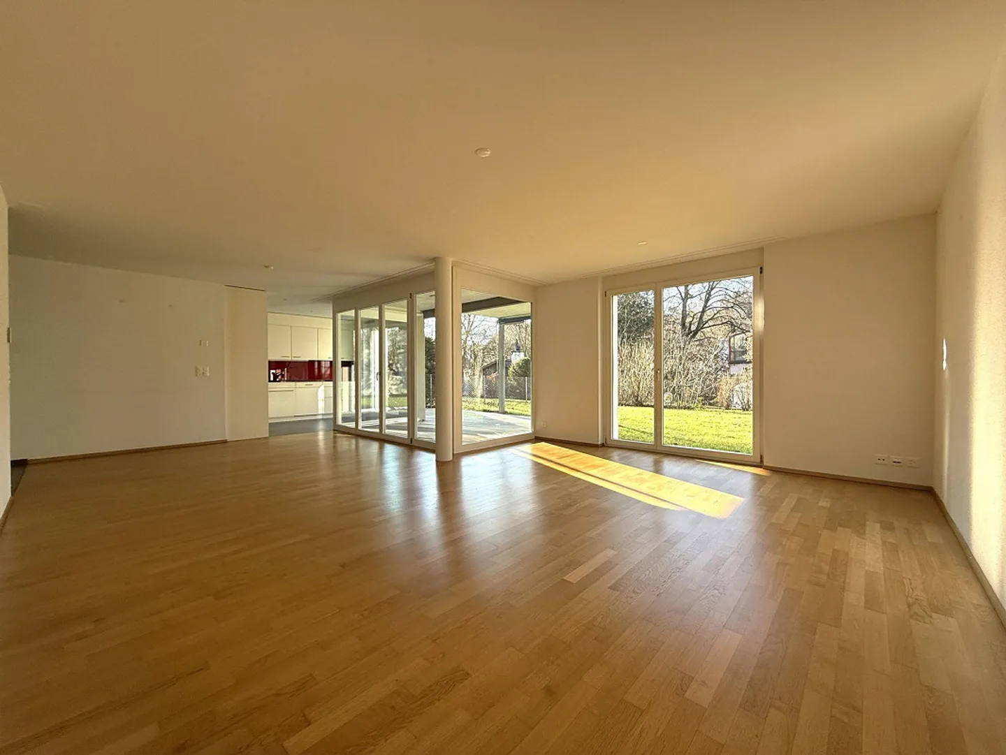 Modern, age-appropriate 4.5-room apartment with large lawn area - Photo 1 of 13