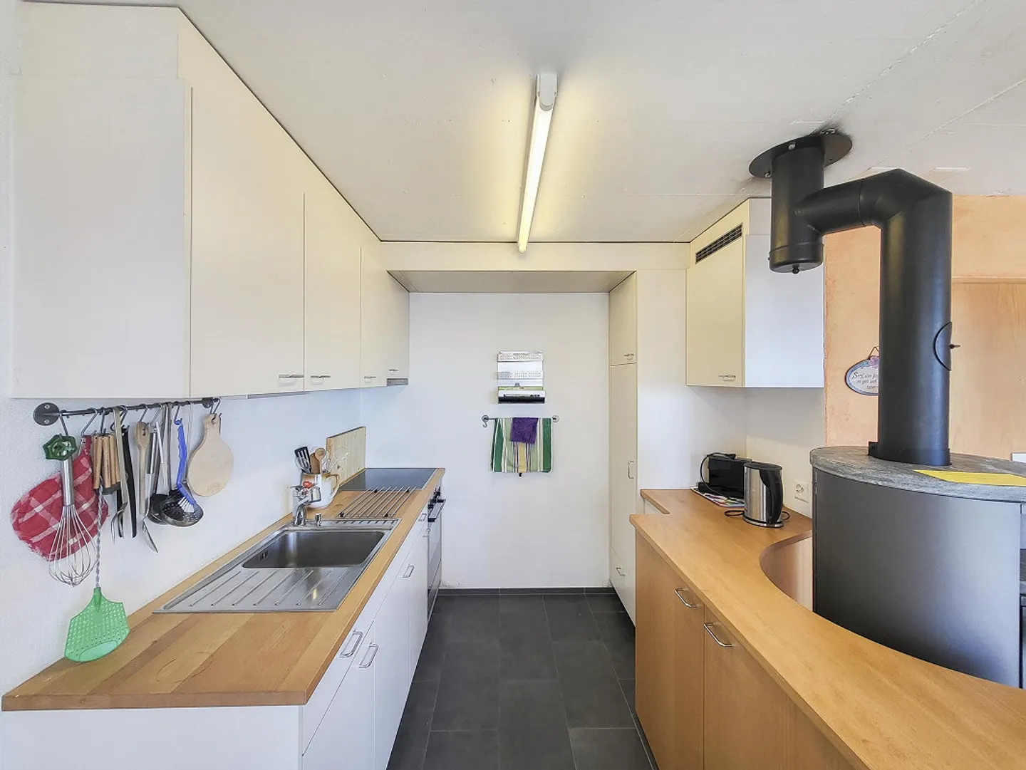 Modern Holiday Home with Charming Valley View - Photo 4 of 10