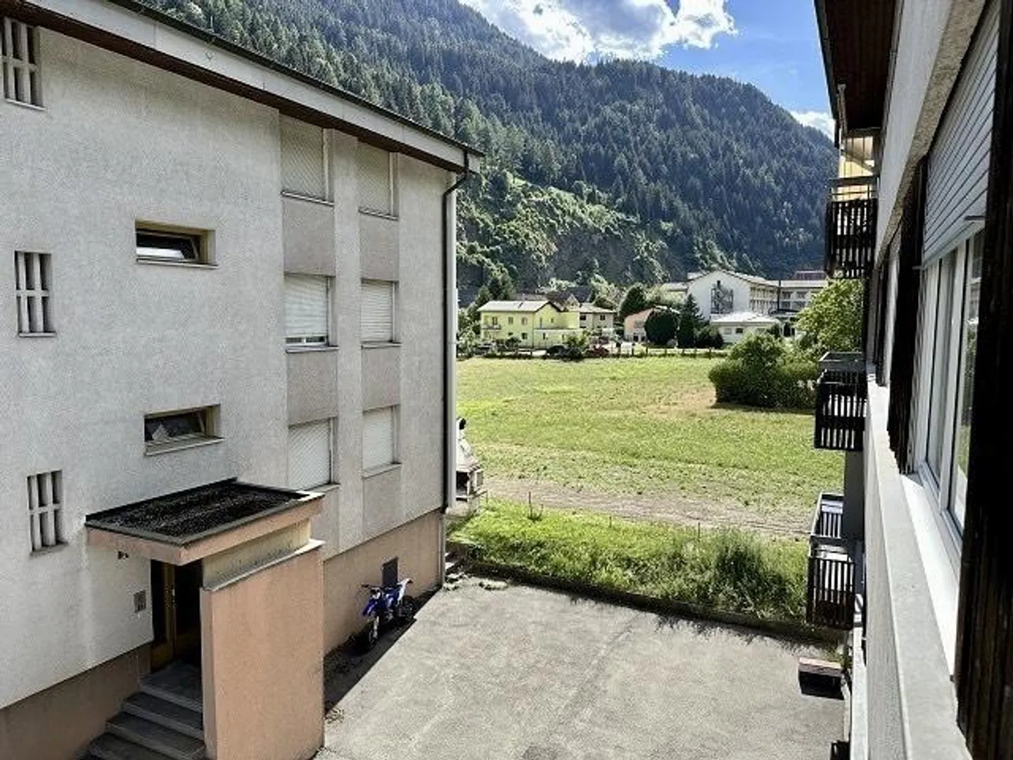 Appartamento di 4 stanze al 1° piano in una posizione tranquilla e soleggiata con vista - Foto 18 di 25