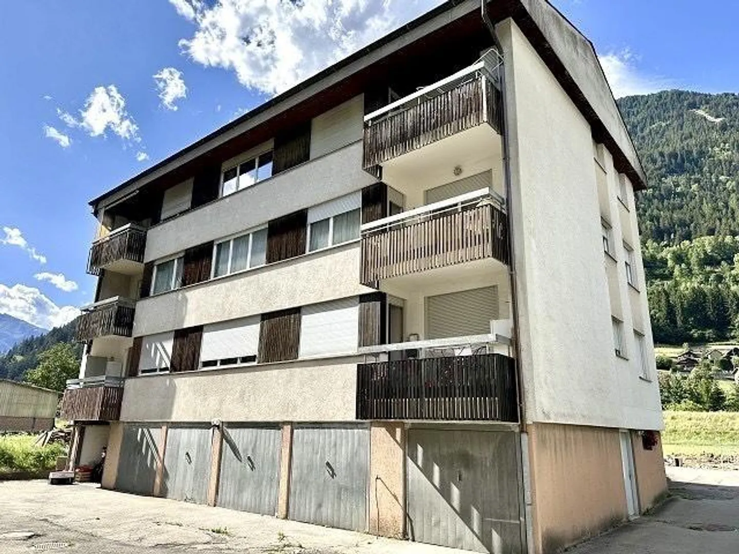 Appartamento di 4 stanze al 1° piano in una posizione tranquilla e soleggiata con vista - Foto 20 di 25