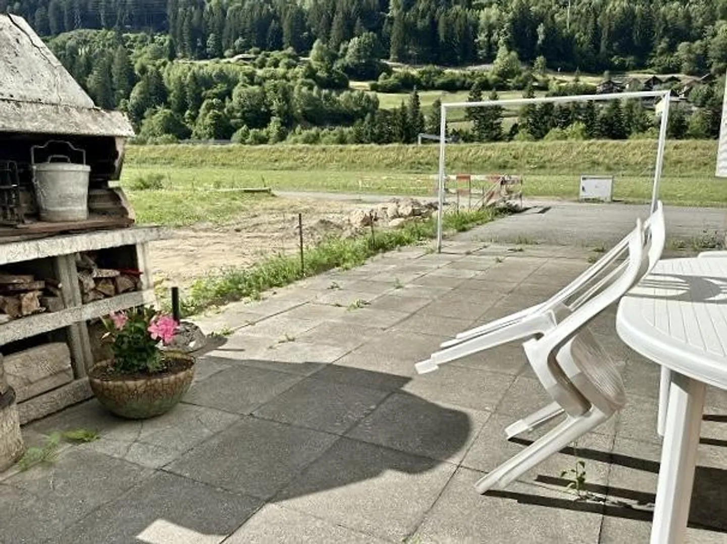 Appartamento di 4 stanze al 1° piano in una posizione tranquilla e soleggiata con vista - Foto 22 di 25