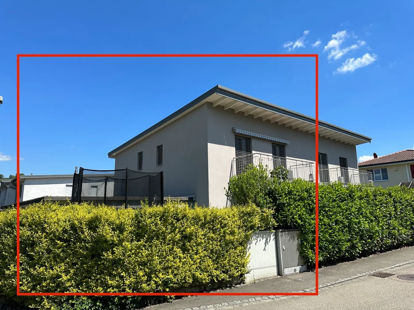 Ottima casa familiare a schiera con giardino e carport per 2 auto - Foto 1 di 15