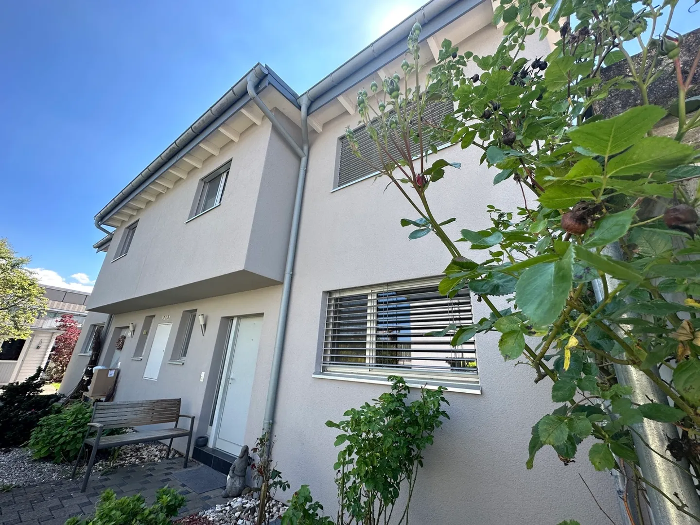 Ottima casa familiare a schiera con giardino e carport per 2 auto - Foto 2 di 15