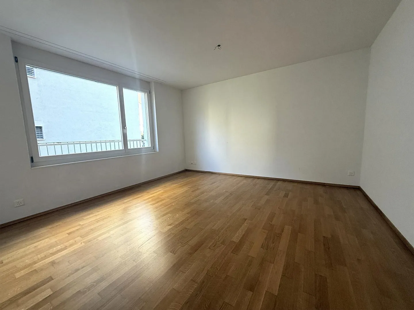 Modern, age-appropriate 4.5-room apartment with large lawn area - Photo 4 of 13