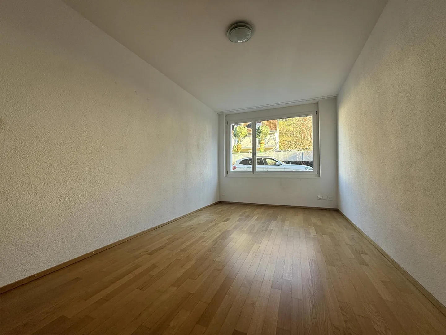 Modern, age-appropriate 4.5-room apartment with large lawn area - Photo 5 of 13