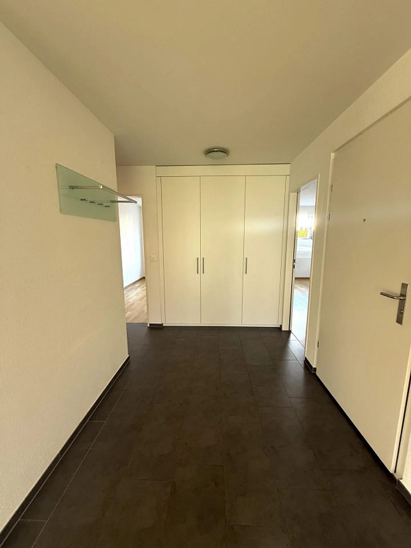 Modern, age-appropriate 4.5-room apartment with large lawn area - Photo 8 of 13