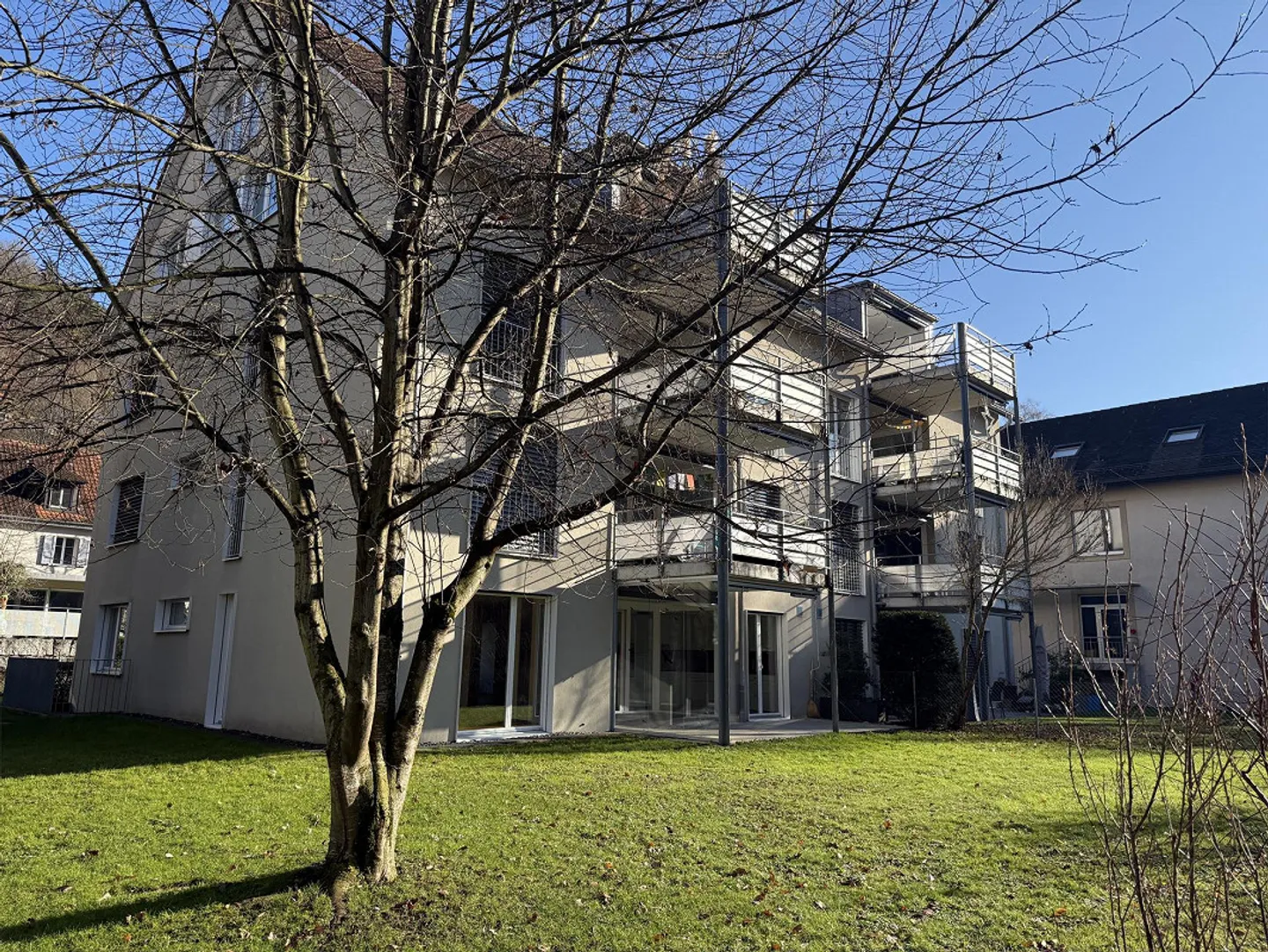 Modern, age-appropriate 4.5-room apartment with large lawn area - Photo 11 of 13